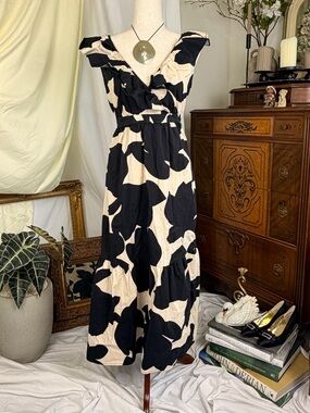 Romantic Coquette Black & Ivory Floral Maci Ruffles V-Neck Dress Summer Vacation
